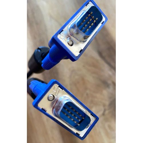 Câble VGA (environ 140 cm)