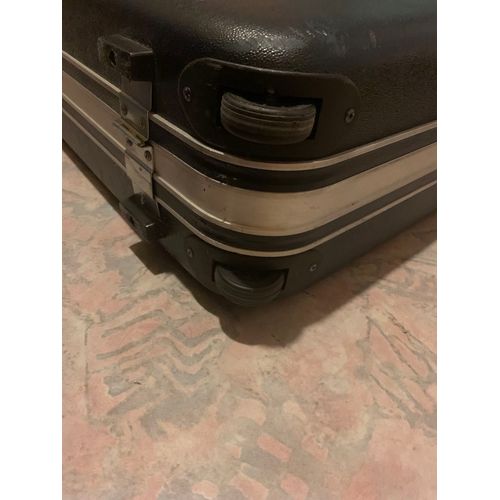 Valise à roulettes, coque rigide marque BRIC’S