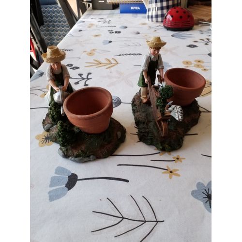 Couple de petits jardiniers