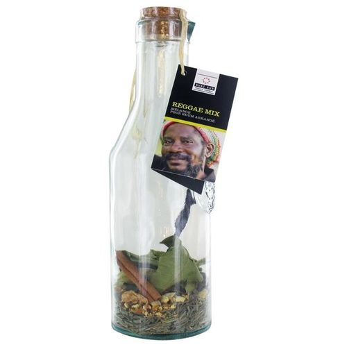 Mélange D'ingrédients En Carafe Pour Boisson Reggae Mix