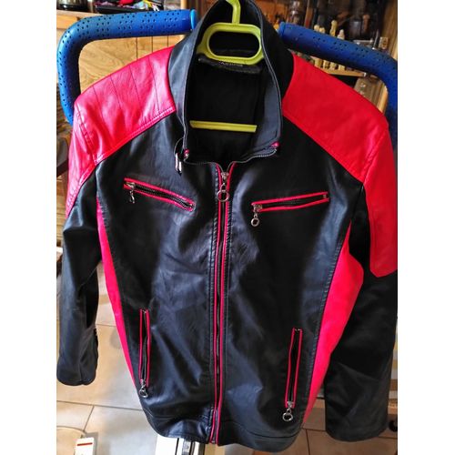 En Rouge Et Noir Blouson, Blazer Imitation Cuir Skïe Simili-Cuir Débraillé Xl Qui Correspond À Une Taille Réelle S Ou Xs Plutôt Féminin Raffiné Belle Imitation Cuir Lavable Eau Froide Poche Interieure