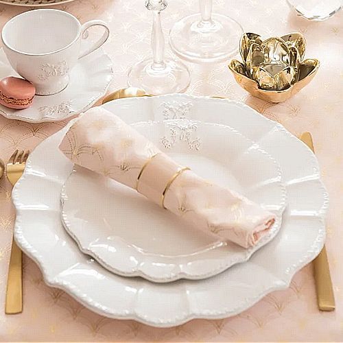 Assiette À Dessert En Faïence (Grès) Blanche Modèle "Bourgeoisie". Maisons Du Monde. Comme Neuve.
