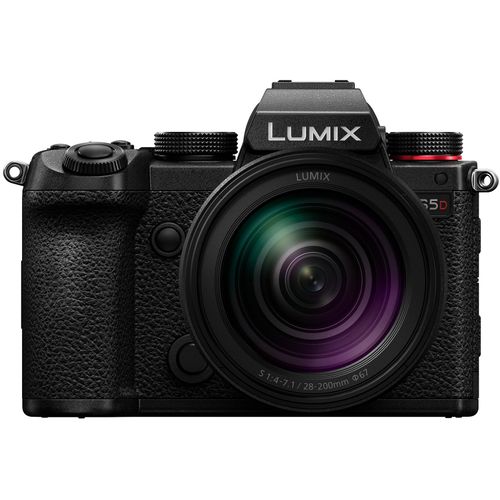 Panasonic Lumix S5D + 28-200mm