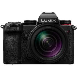 Panasonic Lumix S5D + 28-200mm