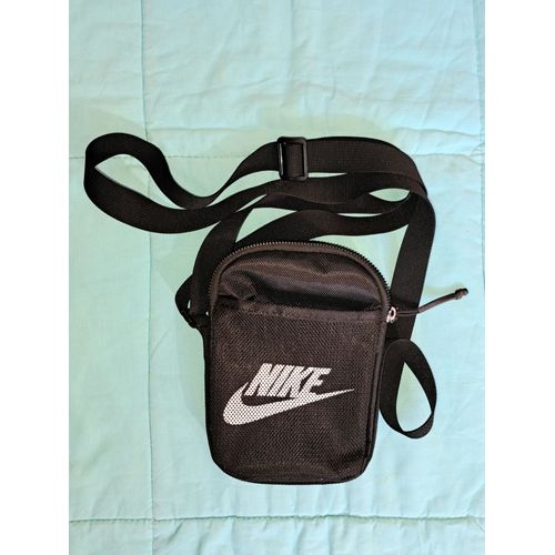 Sacoche Nike homme noir à bandouliere réglable multipoches sac