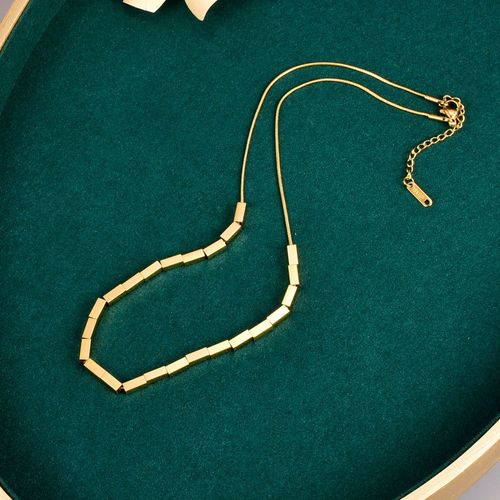 Bijoux Femme Petit Collier D'os De Serpent Carré