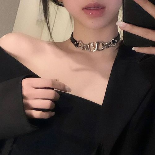 Sa Yujie Métal V Lettre Sombre Couture Collier Collier En Cuir Femmes Lvn448
