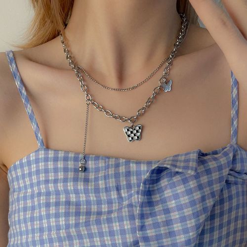 Collier Papillon Double Couche En Damier Noir Et Blanc L'acier Au Titane Féminin Ne Se Décolore Pas Dans La Chaîne De Clavicule Douce Et Cool Du Hip Hop Lvn2042