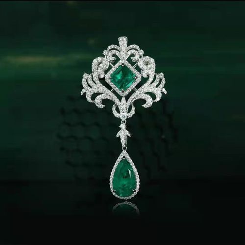 Imitation Émeraude Pendentif Diamant Micro-Incrusté Creux Poire Forme Collier Femmes Lvn3862