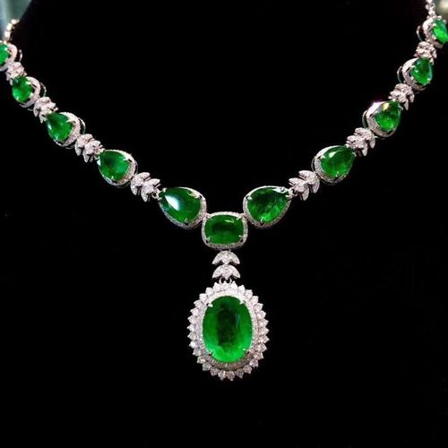 Collier Imitation Émeraude Naturelle Pt950 Bijoux Haut De Gamme De Luxe Sertis De Diamants Pour Mère Et Femme Lvn4197