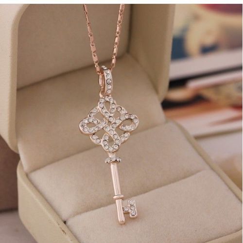 Or Rose Bonheur Clé Collier Clavicule Chaîne Femme Amour Pendentif Plein De Diamants Pendentif Strass Lvn5001