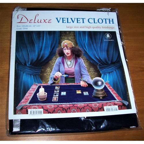 Deluxe Velvet Cloth. Large Size And High Quality Fisishings - Tapis Esotérique/Tapis Astrologie Bleu Nuit 120x80cm. De Lo Scarabeo. Ref. Tp 08. 120x80cm. - Ean: 9780738737256.