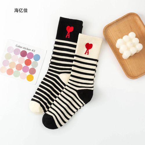 Petit Livre Rouge Ami Paris Love Heart A-Line Striped Tide Cotton Socks Chaussettes Mi-Mollet Pour Femmes[5 Paires Au Hasard]