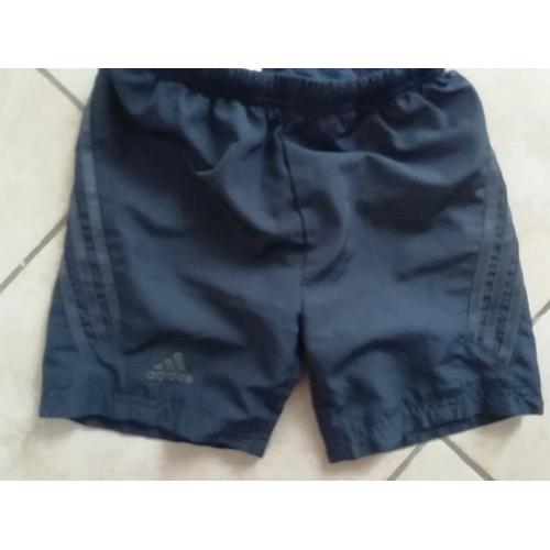 Short Adidas Taille 3 - 4 Ans.