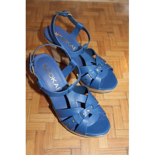 Nu Pieds À Brides Neufs Kookai Au Joli Cuir Bleu Vif ,Talons Compensès Faux Bois Et Bordè D'un Fin Liserè Dorè .Pointure Étiquetèe:37.
