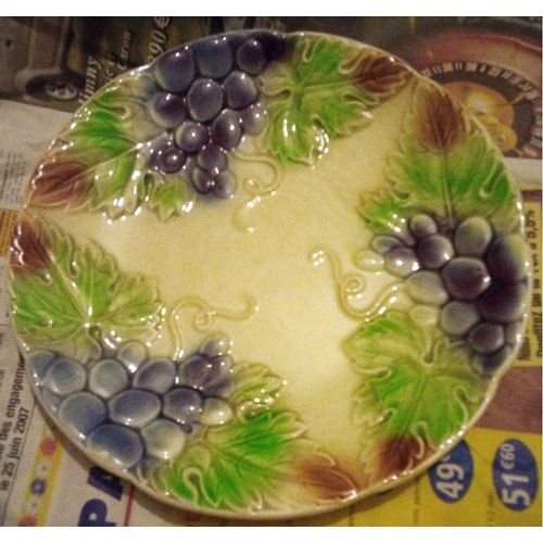 Vintage - Assiette Plate - En Barbotine - Décor Les Raisins