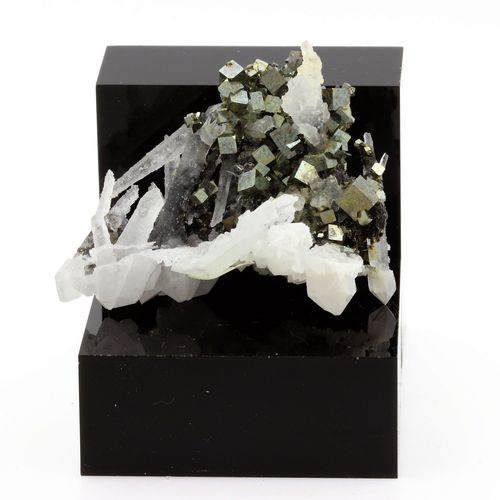 Quartz Pyrite. 174.5 Cts. Sanbao W-Mo Deposit, Fujian Province, Chine.