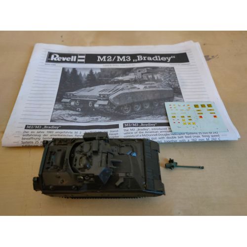 Maquette Char Revell 1/72 M2/M3 Bradley-Revell