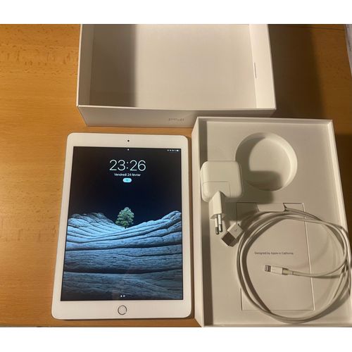 iPad 6eme génération 32go + chargeur et boîte