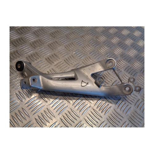 Platine Repose Cale Pied Arriere Droit Moto Honda Cbr 1100 Xx Sc35