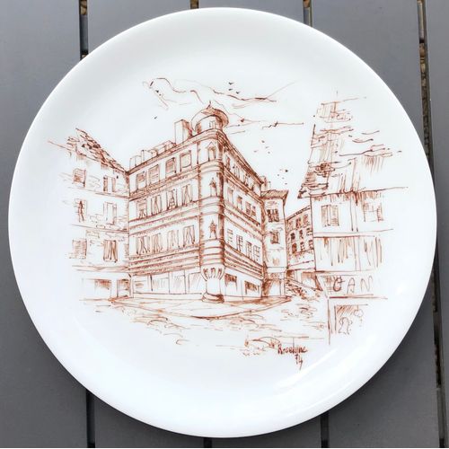 Assiette En Porcelaine Maison De L'annonciation Place Du Bourg Rodez, Roselyne 1974, Aveyron (12)