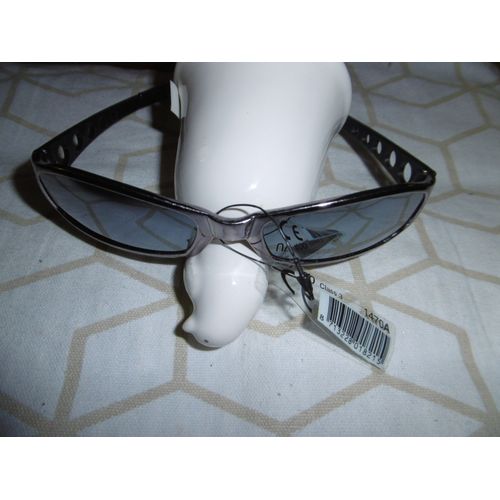 Lunette De Soleil Monture Argenté Et Noire Taille Unique Verres Ovales Protection Uv 400 Ce Farbel 1470a