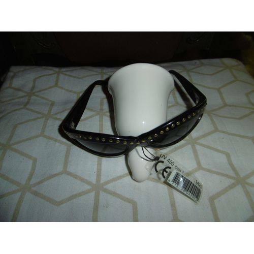Lunette De Soleil Monture Noire Taille Unique Verres Ovales Protection Uv 400 Ce Farbel 1425