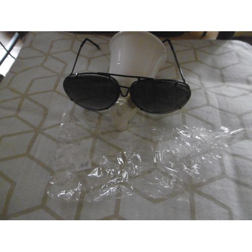 Lunette De Soleil Monture Noire Taille Unique Verres Ovales Protection Uv 100 Farbel 108