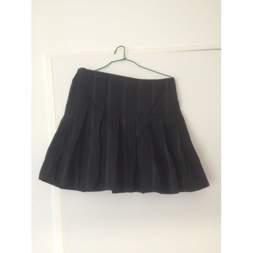Jupe Courte Plissée Sur Bas Neuve Taille 4