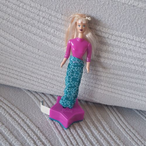 Barbie T-Shirt Fushia Et Robe Turquoise Mcdonalds , Collection Macdo, 2000 Vintage, En Très Bon État, Avec Auto-Collant