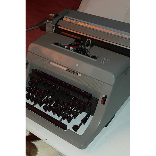 Machine À Écrire Olivetti Linea 88