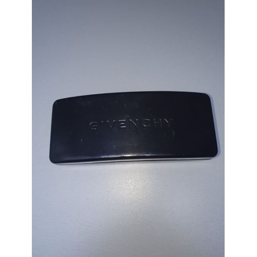 Boîtier noir de lunettes Givenchy