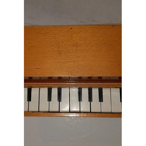 Jouet ancien petit piano en bois Pianocolor Jouets JRAAS des