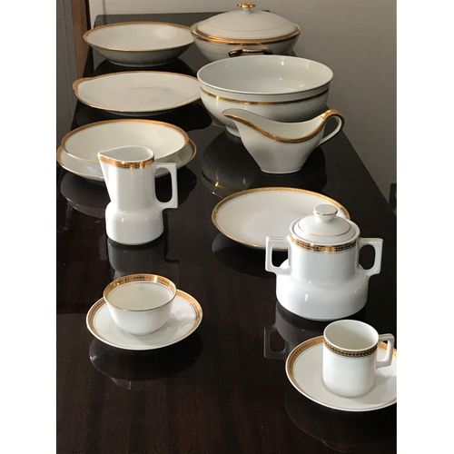 Service De Table, Vaisselle Porcelaine De Lourioux. Six Couverts. Service À Café. Service À The De Lourioux.