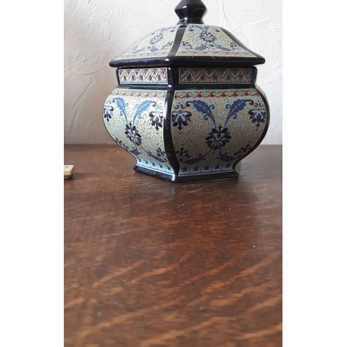 Pot À Biscuits En Porcelaine Décor Exclusive Sélection De Qualité Made Italie, Hauteur 15,5 X  17 Cm. Très Jolie Motif La Couleur Bleu Est En Relief 