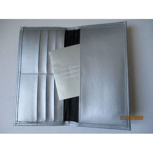 Porte Cartes/Chèquier Argenté Avec Petit Carnet D'adresses.