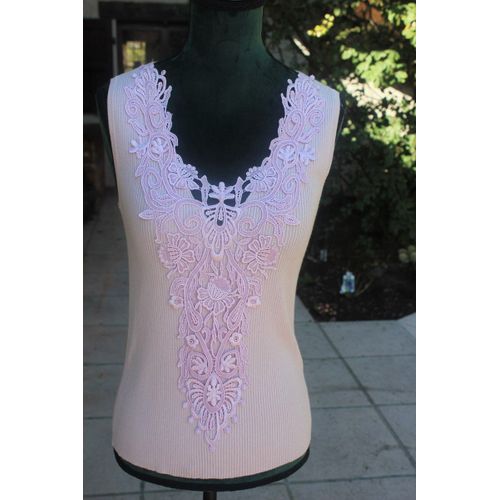Débardeur Rose Pâle Caroll À Fines Côtes Extensibles Avec Un Très Beau Plastron Brodè.Taille Étiquetèe:38.