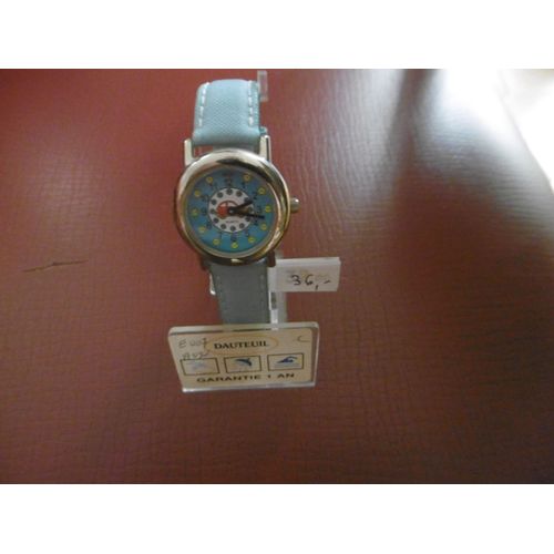 Montre Enfants Affichage Analogique Quartz Cadran Chromé Bracelet Bleu Clair Au Centre Du Cadran Une Auto Dauteuil E007a02