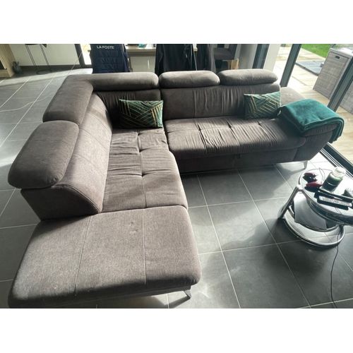 A Vendre Canapé D'angle Convertible Avec Coffre De Rangement Et Appuie-Tête Réglables, Gris, En Très Bon État. Dimensions: Longueur: 255 Cm Largeur: 205 Cm Hauteur: 75 Cm