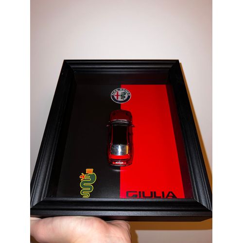 Cadre voiture Alfa Roméo Giulia quadrifoglio échelle 1/43