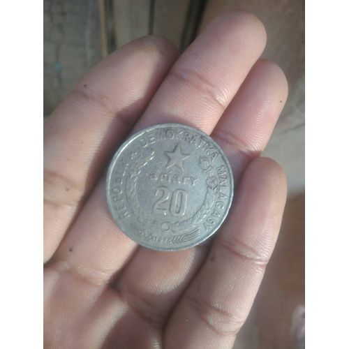 Vingt Pièces De 1978 Madagascar 3.80€
