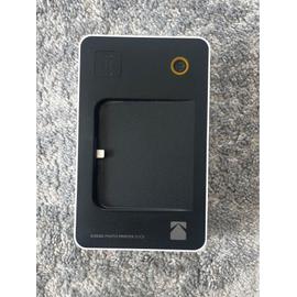 Kodak mini retro 2 p300 - mini imprimante connectée (photo format carré 7,6  x 7,6 cm - 3 x 3'', bluetooth, batterie lithium, sublimation thermique  4pass, 8 photos incluses) blanc - Conforama