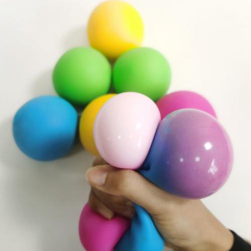 Balles anti-stress pour enfants Fidget Toys - Lot de 4 balles anti-stress à  changement de couleur Rainbow Squeeze Ball Balle anti-stress sensorielle Jouets  anti-stress pour enfants TDAH OCD Anxiété HA