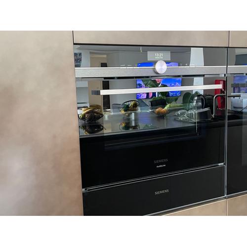 Four compact avec option vapeur et home connect marque SIEMENS