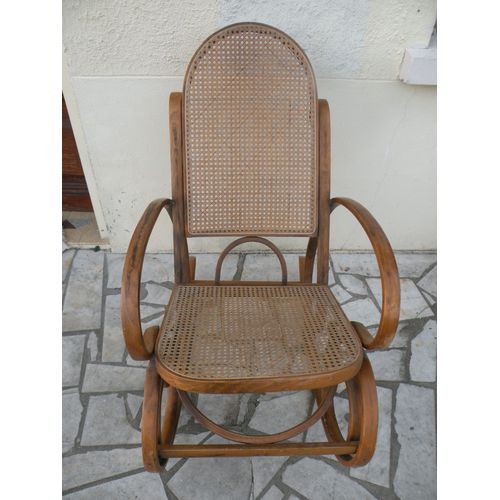 Fauteuil À Bascule, Assise Et Dossier En Rotin, Version Cannée