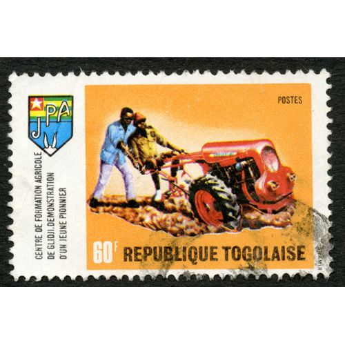 Timbre Oblitéré République Togolaise, Centre De Formation Agricole De Glidji , Démonstration D'un Jeune Pionnier, Postes, 60 F