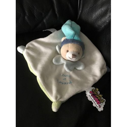Doudou Et Compagnie Plat Tatoo Ours Blanc Vert Bonnet Bleu Carre 15cm