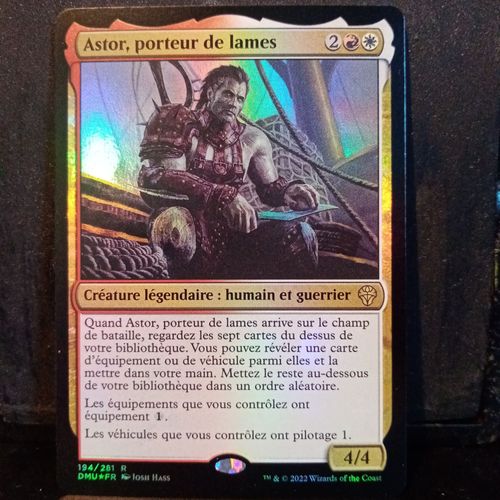 Astor, Porteur De Lames Dominaria Uni Foil Carte Magic