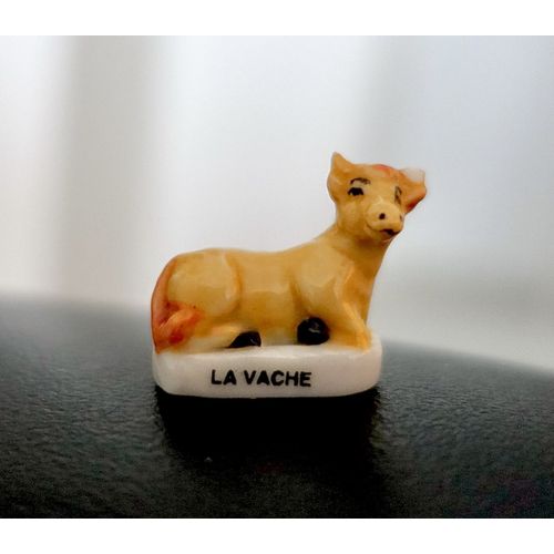 Feve Vache. Crèche, Santon, Animal, Animaux. Ferme.