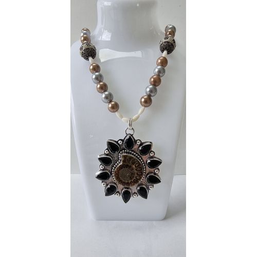 Collier Et Pendentif Ammonite Onyx Perles D'eau Douce